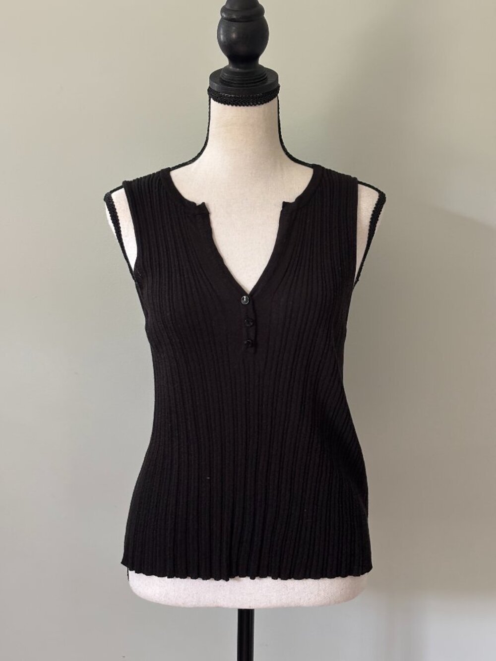 Etcetera Black Ribbed Knit Sleeveless Henley Top Size L Like New